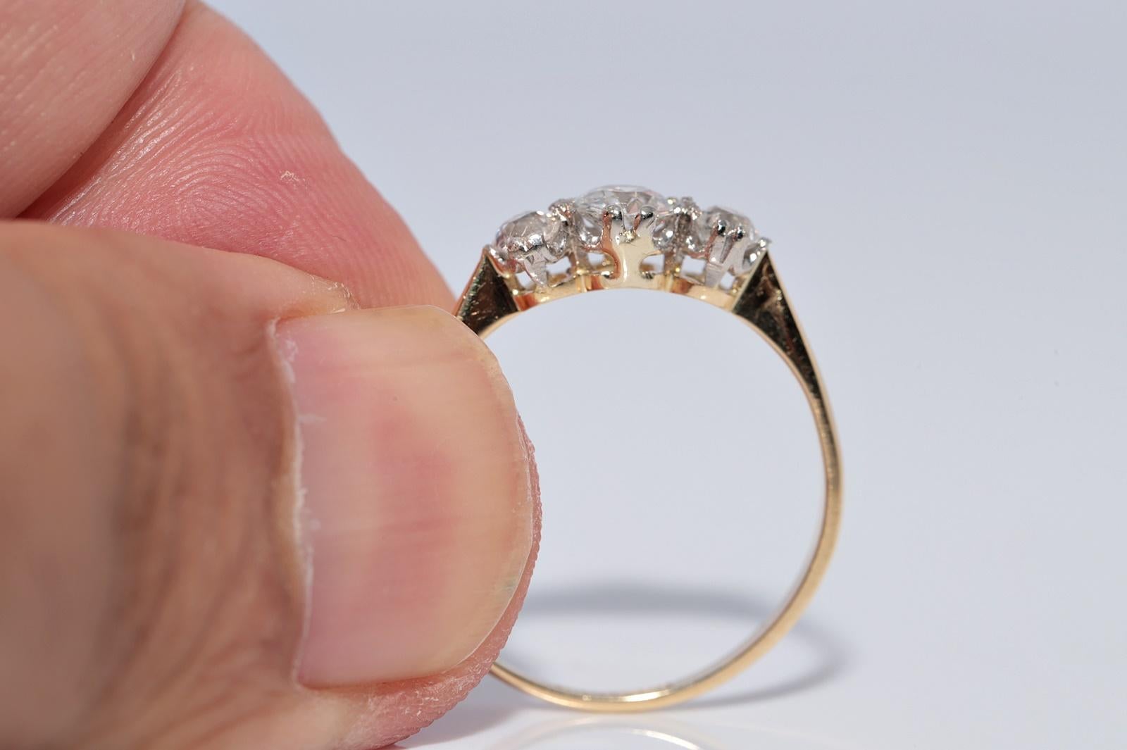 Antiker Ring mit drei Steinen aus 18 Karat Gold mit natürlichem Diamanten im Altschliff, um 1900 im Angebot 1