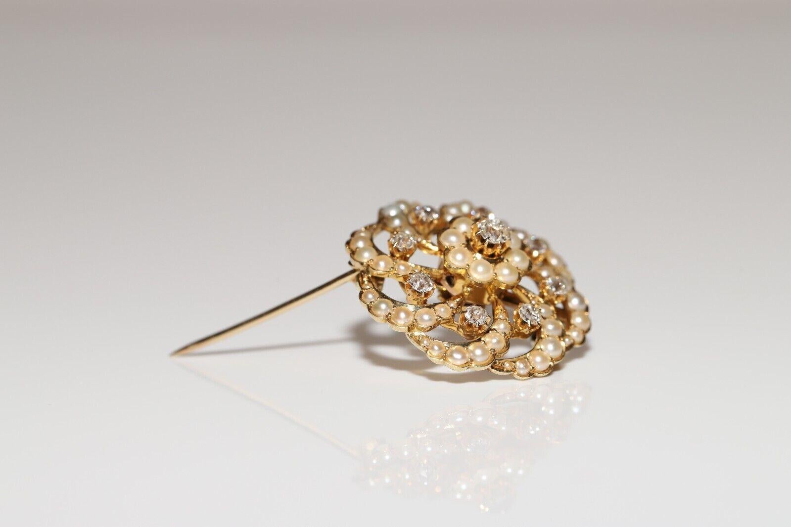 Women's  Antique Circa 1900s 18k Gold Natural Old Cut Diamond Pearl Decorated Brooch For Sale