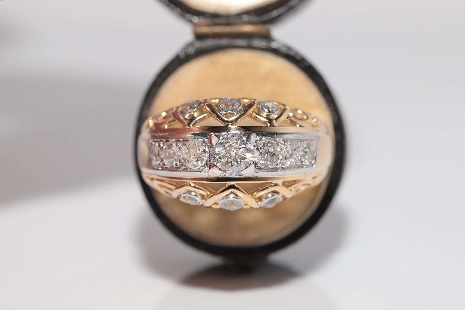 En très bon état.
Le poids total est de 12,6 grammes.
Totalement en diamant de 1,35 ct.
Le diamant est de couleur G-H-I et de pureté s1-s2.
La taille de la bague est de 10 US
Nous pouvons fabriquer n'importe quelle taille.
La boîte n'est pas