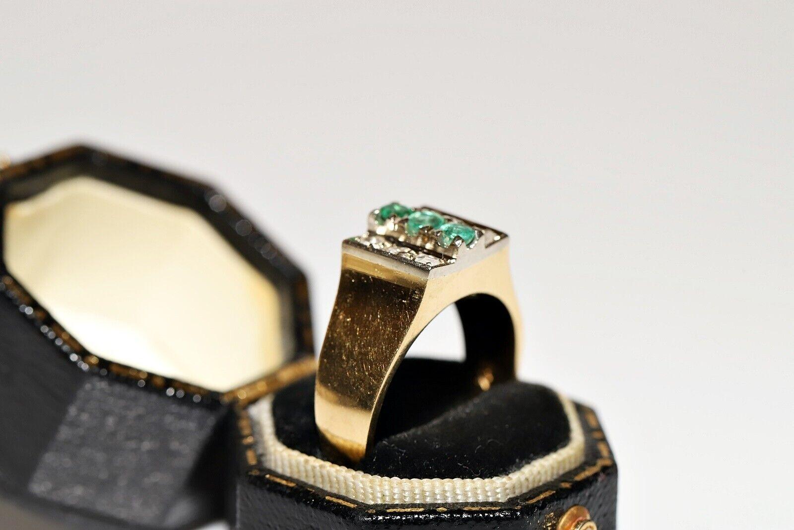 Antique Circa 1900s 18k Gold Natural Rose Cut Diamond And Emerald Decorated Ring For Sale 10
