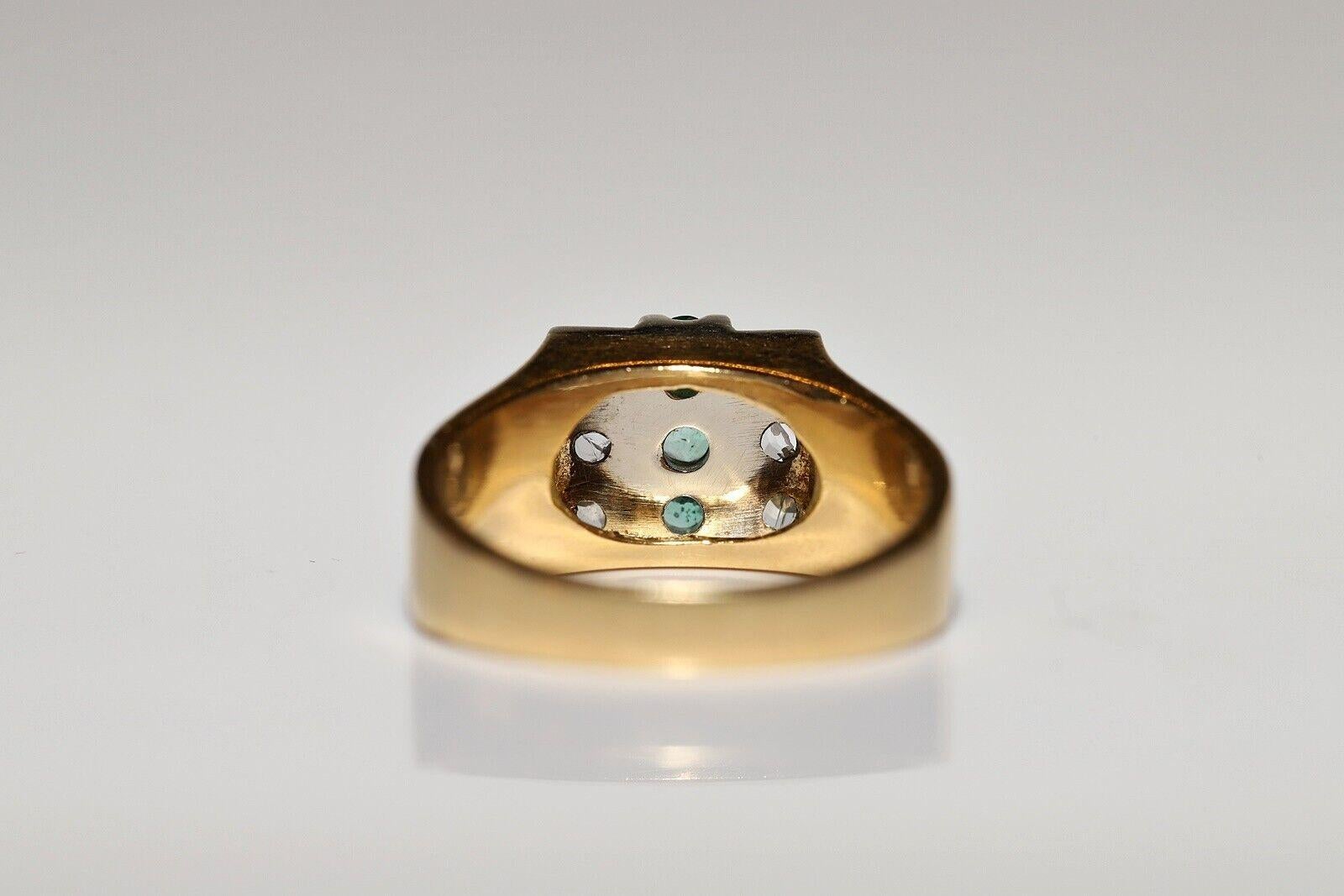 Antique Circa 1900s 18k Gold Natural Rose Cut Diamond And Emerald Decorated Ring For Sale 3