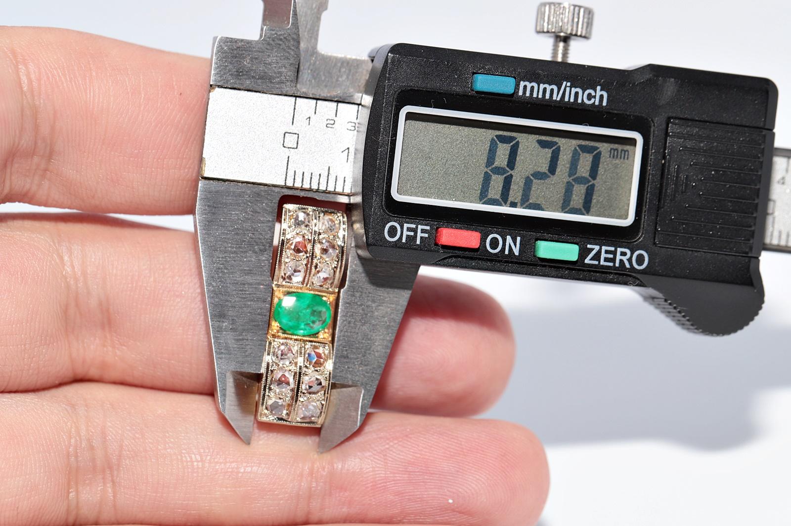 Antike CIRCA 1900s 18k Gold Natürliche Rose Cut Diamant und Smaragd Ring im Angebot 4