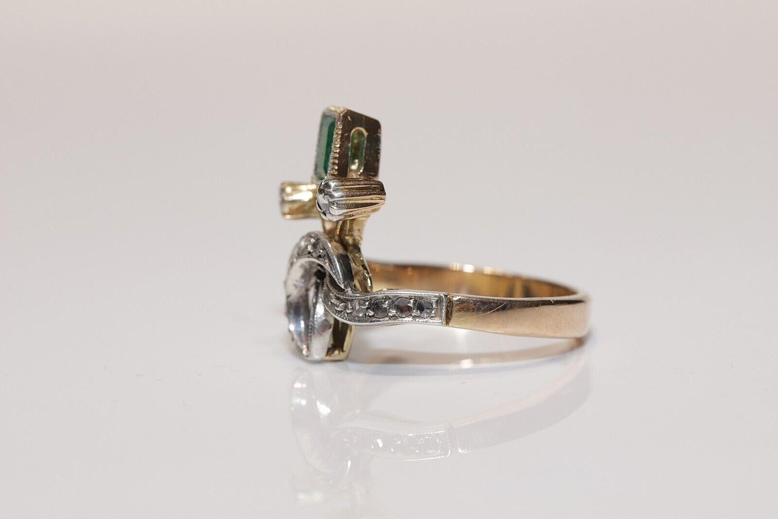 Antique Circa 1900s 18k Gold Natural Rose Cut Diamond And Emerald Ring In Good Condition For Sale In Fatih/İstanbul, 34