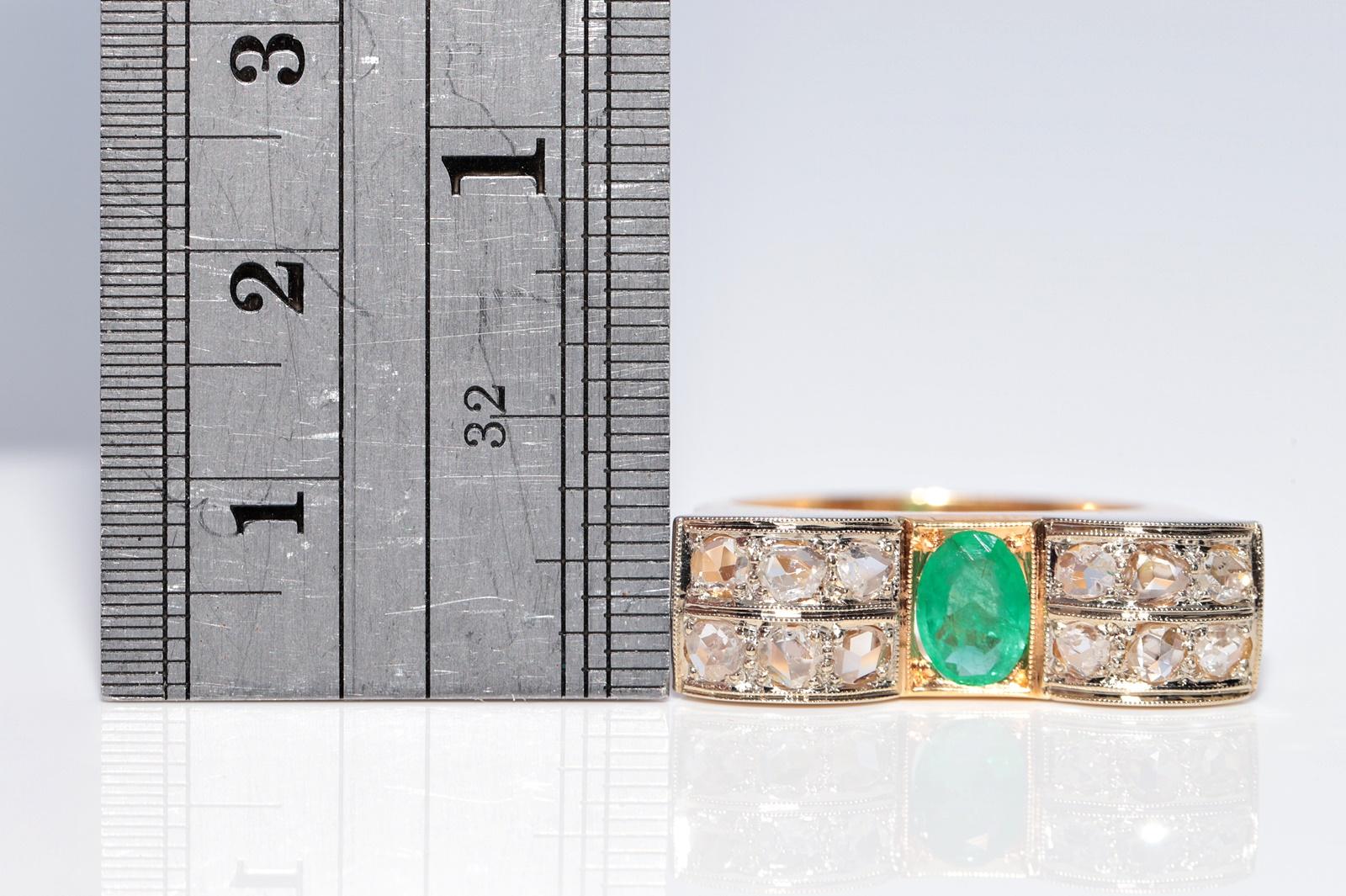 Antike CIRCA 1900s 18k Gold Natürliche Rose Cut Diamant und Smaragd Ring im Angebot 3