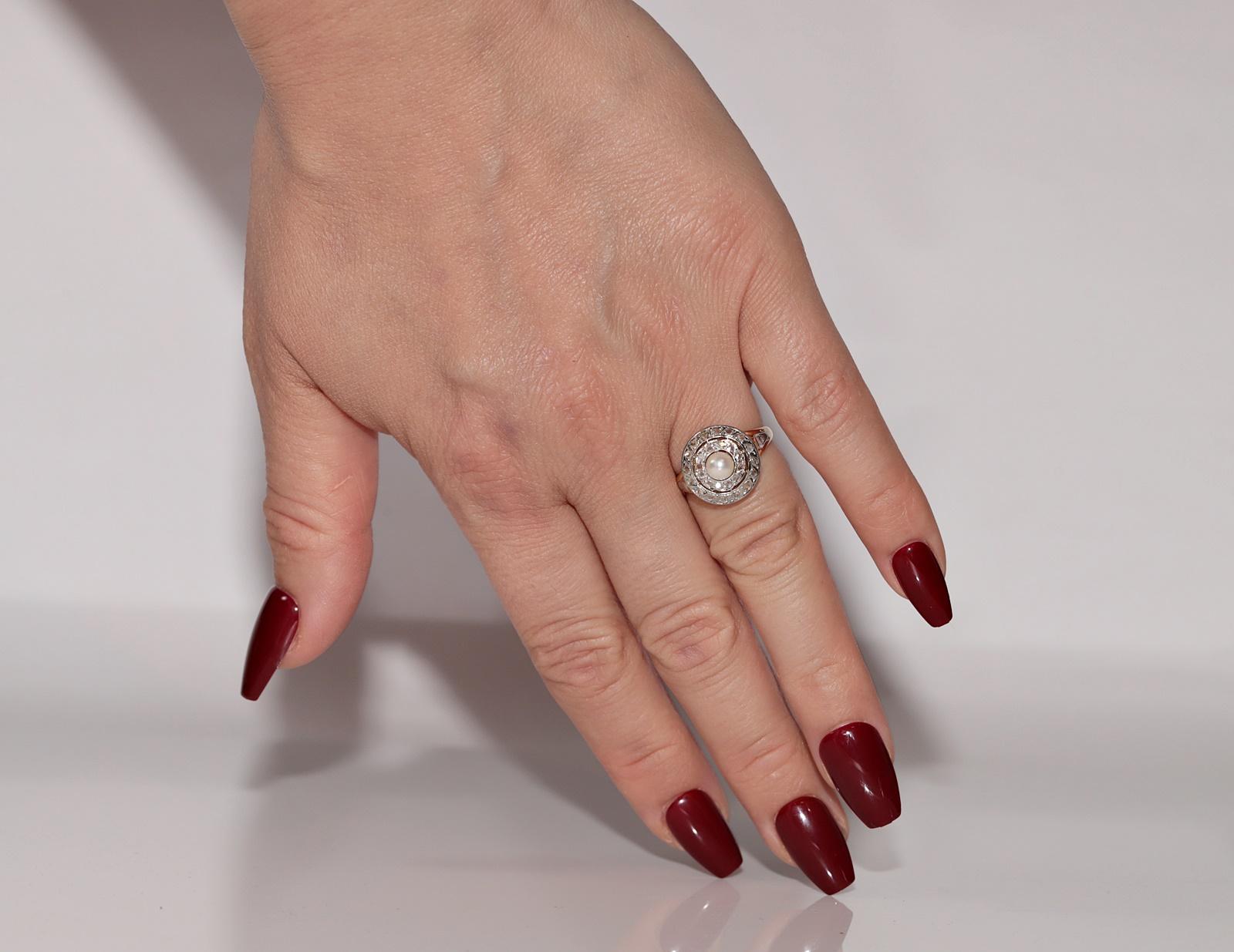 In very good condition.
Total weight is 3.8 grams.
Totally is diamond 0.40 ct.
Ring size is US 6
The diamond is has Light brown I-J-L-M-N color and s1s2-s3-Pique1-2 clarity.
We can make any size.
The box is not included.
Please contact for any