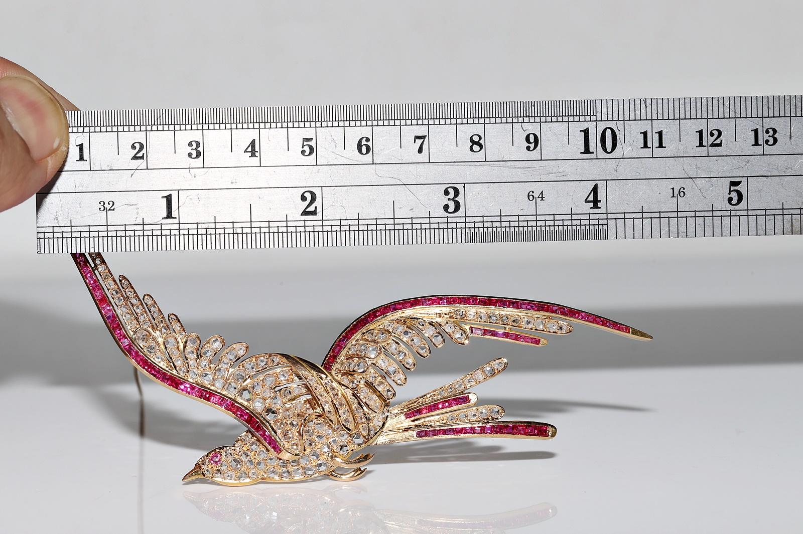 Women's Antique Circa 1900s 18k Gold Natural Rose Cut Diamond Decorated Bird Brooch For Sale