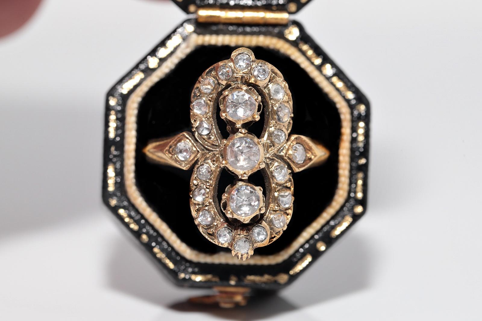 In sehr gutem Zustand.
Das Gesamtgewicht beträgt 6.2 Gramm.
Insgesamt ist der Diamant 1,10 ct.
Der Diamant hat die Farbe G-H-I und die Reinheit s1-s2-s3.
Ringgröße ist US 8.25 
Wir können jede Größe herstellen.
Die Schachtel ist nicht