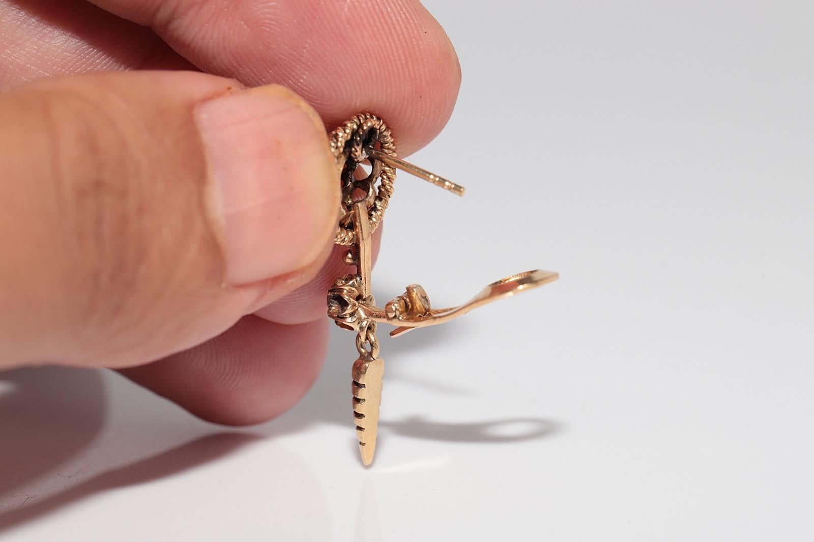 Boucle d'oreille pendante en or 18k avec diamant naturel taillé en rose, circa 1900 en vente 5