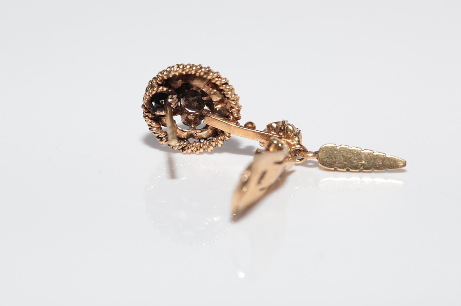 Boucle d'oreille pendante en or 18k avec diamant naturel taillé en rose, circa 1900 en vente 6