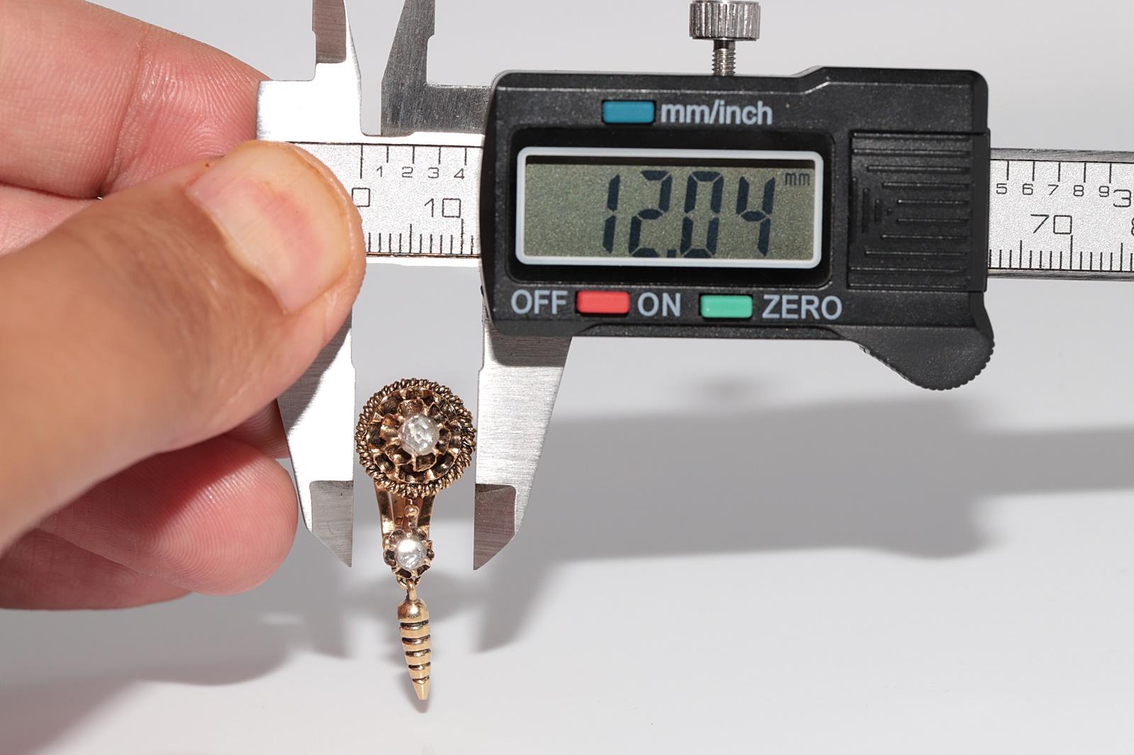 Boucle d'oreille pendante en or 18k avec diamant naturel taillé en rose, circa 1900 en vente 8