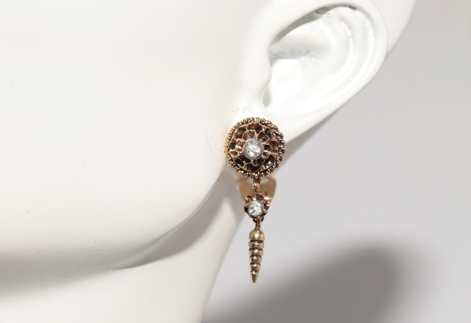 Boucle d'oreille pendante en or 18k avec diamant naturel taillé en rose, circa 1900 en vente 11