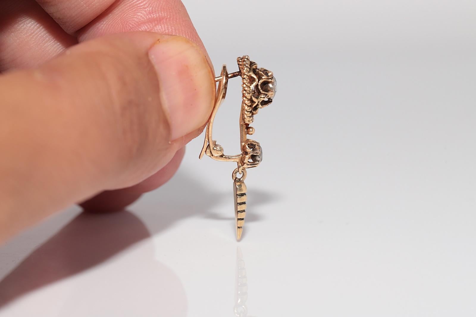 Boucle d'oreille pendante en or 18k avec diamant naturel taillé en rose, circa 1900 en vente 2