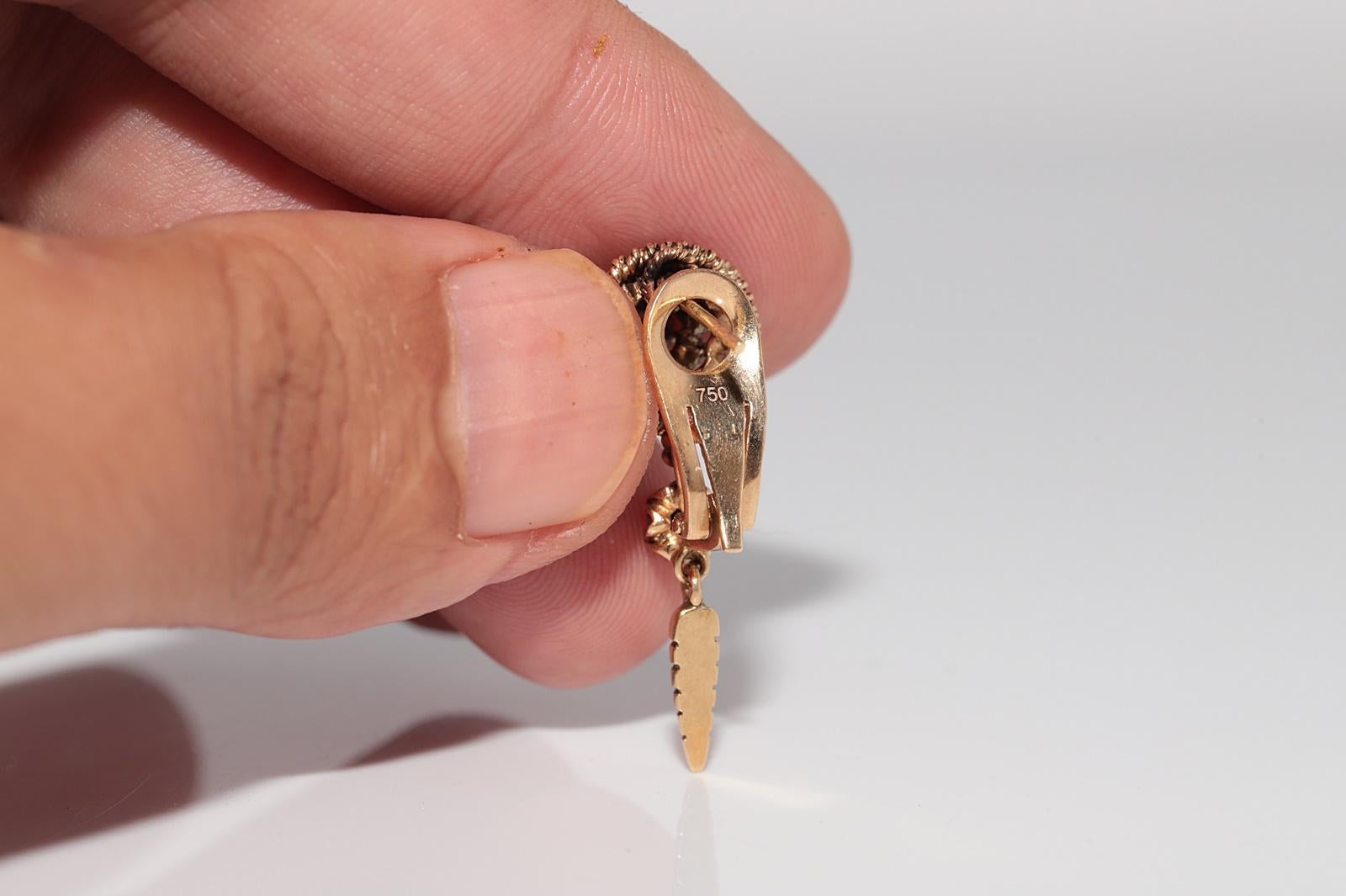 Boucle d'oreille pendante en or 18k avec diamant naturel taillé en rose, circa 1900 en vente 3