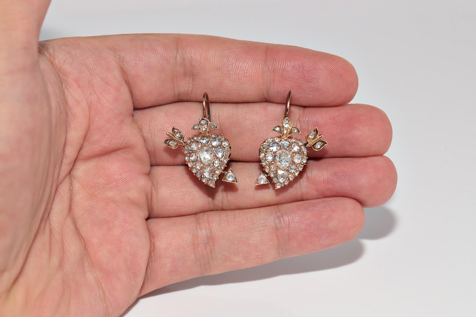 Antiguo Circa 1900s Oro de 18 quilates Diamante natural talla rosa Corazón Flecha Pendiente en venta 4