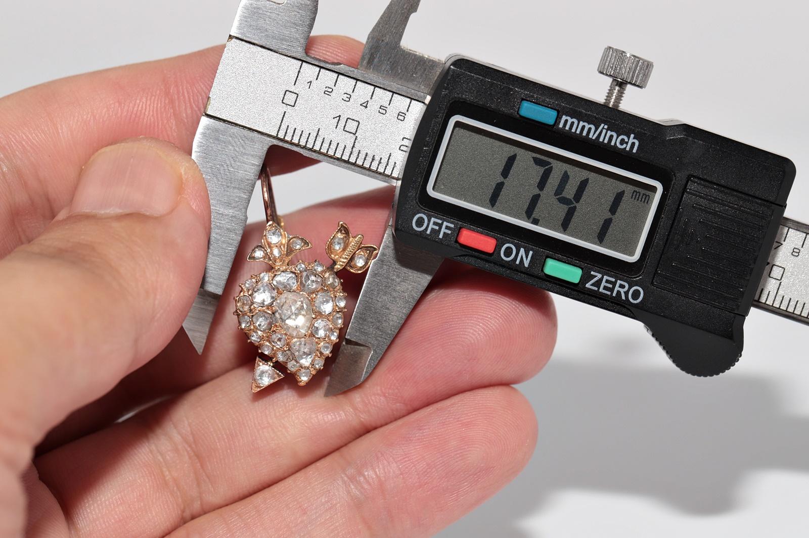 Antiguo Circa 1900s Oro de 18 quilates Diamante natural talla rosa Corazón Flecha Pendiente en venta 6