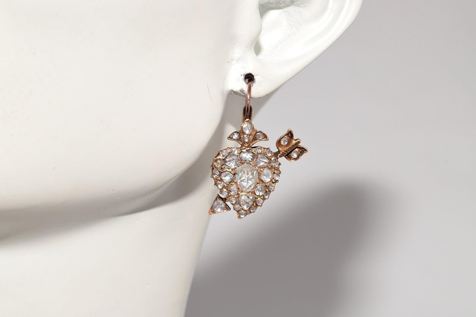 Antico orecchino Arrow con diamante naturale taglio rosa in oro 18 carati del 1900 circa in vendita 9
