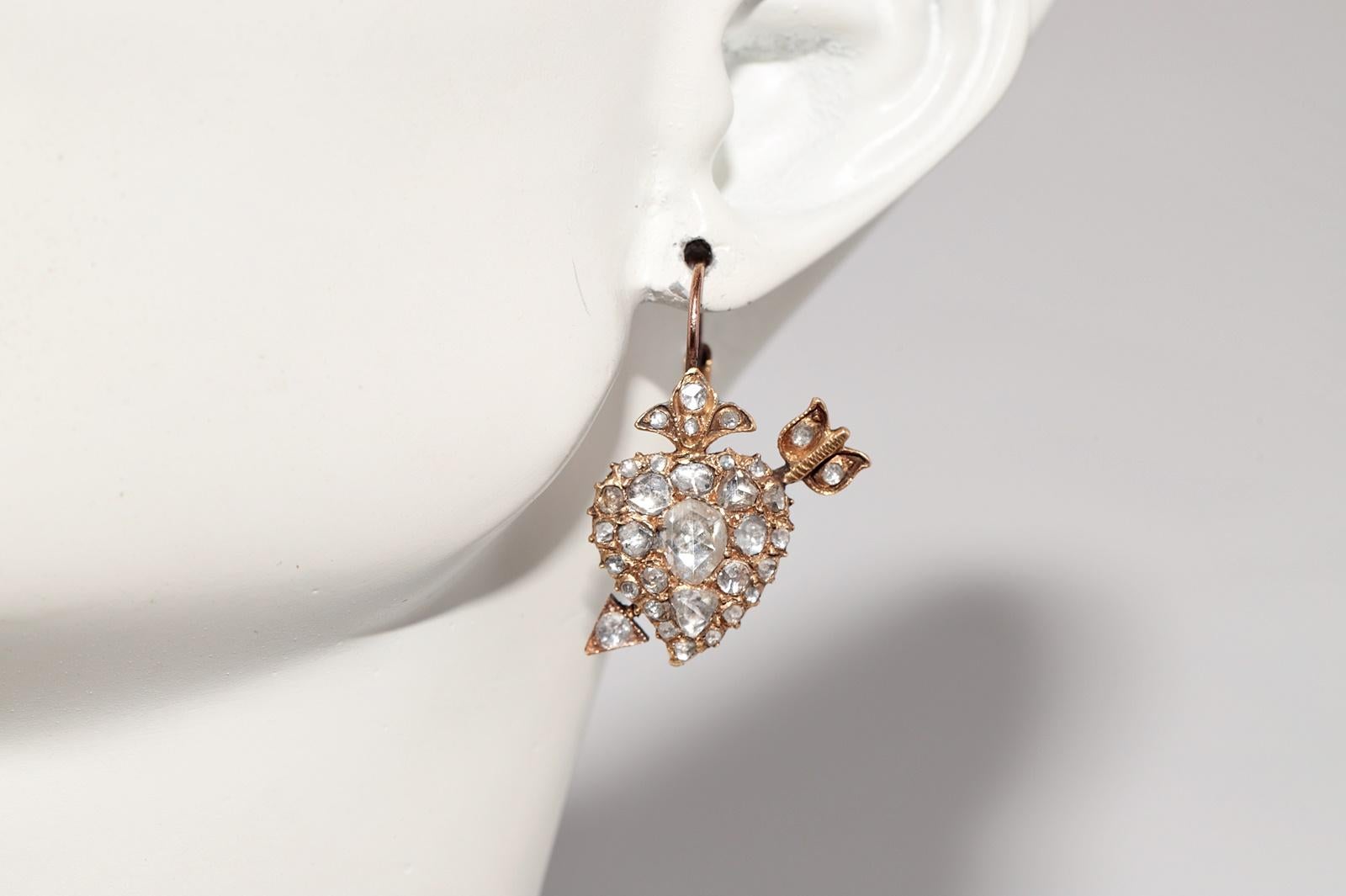 Antiguo Circa 1900s Oro de 18 quilates Diamante natural talla rosa Corazón Flecha Pendiente en venta 9