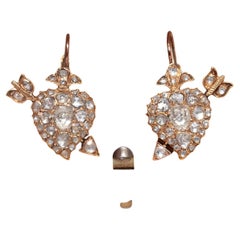 Antiguo Circa 1900s Oro de 18 quilates Diamante natural talla rosa Corazón Flecha Pendiente