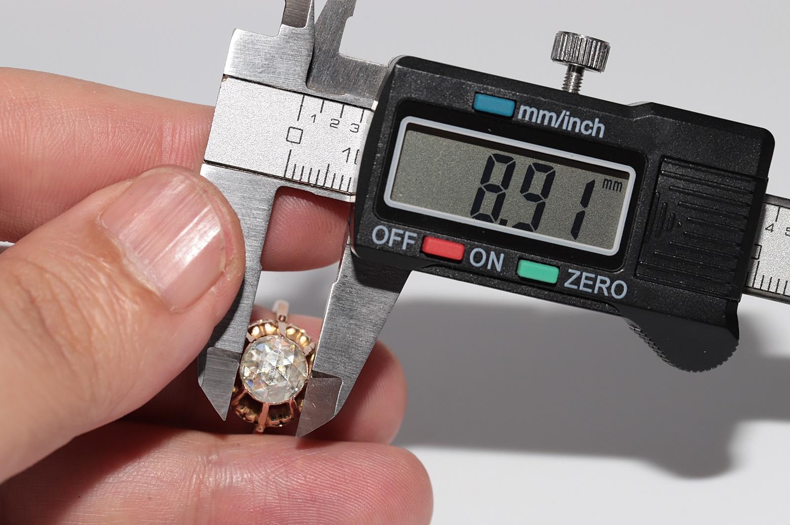 Bague solitaire ancienne des années 1900 en or 18 carats avec diamants naturels taille rose en vente 7