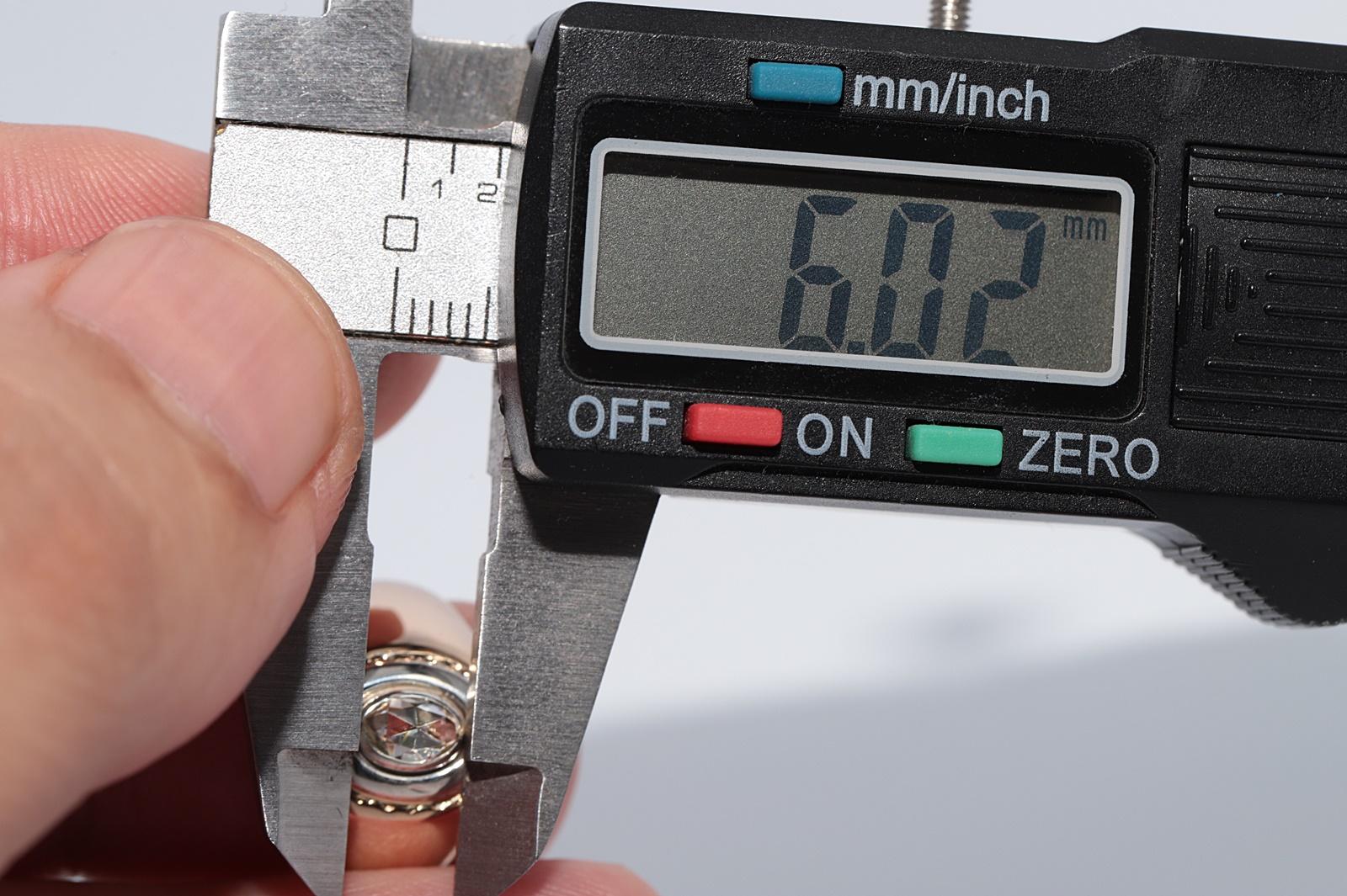 Antiguo anillo solitario de diamantes talla rosa natural de oro de 18 quilates de alrededor de 1900 en venta 7