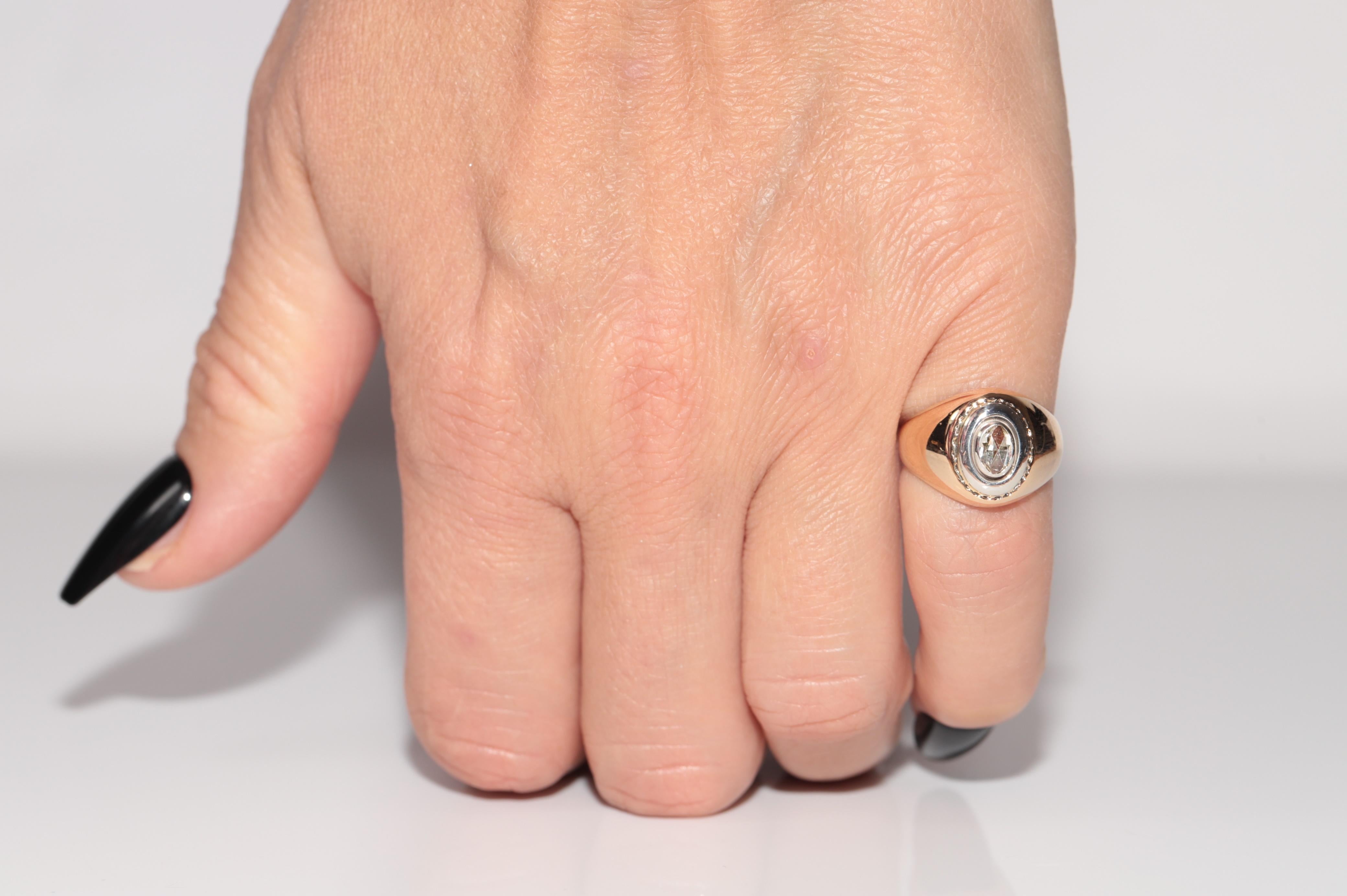 Antiguo anillo solitario de diamantes talla rosa natural de oro de 18 quilates de alrededor de 1900 en venta 10