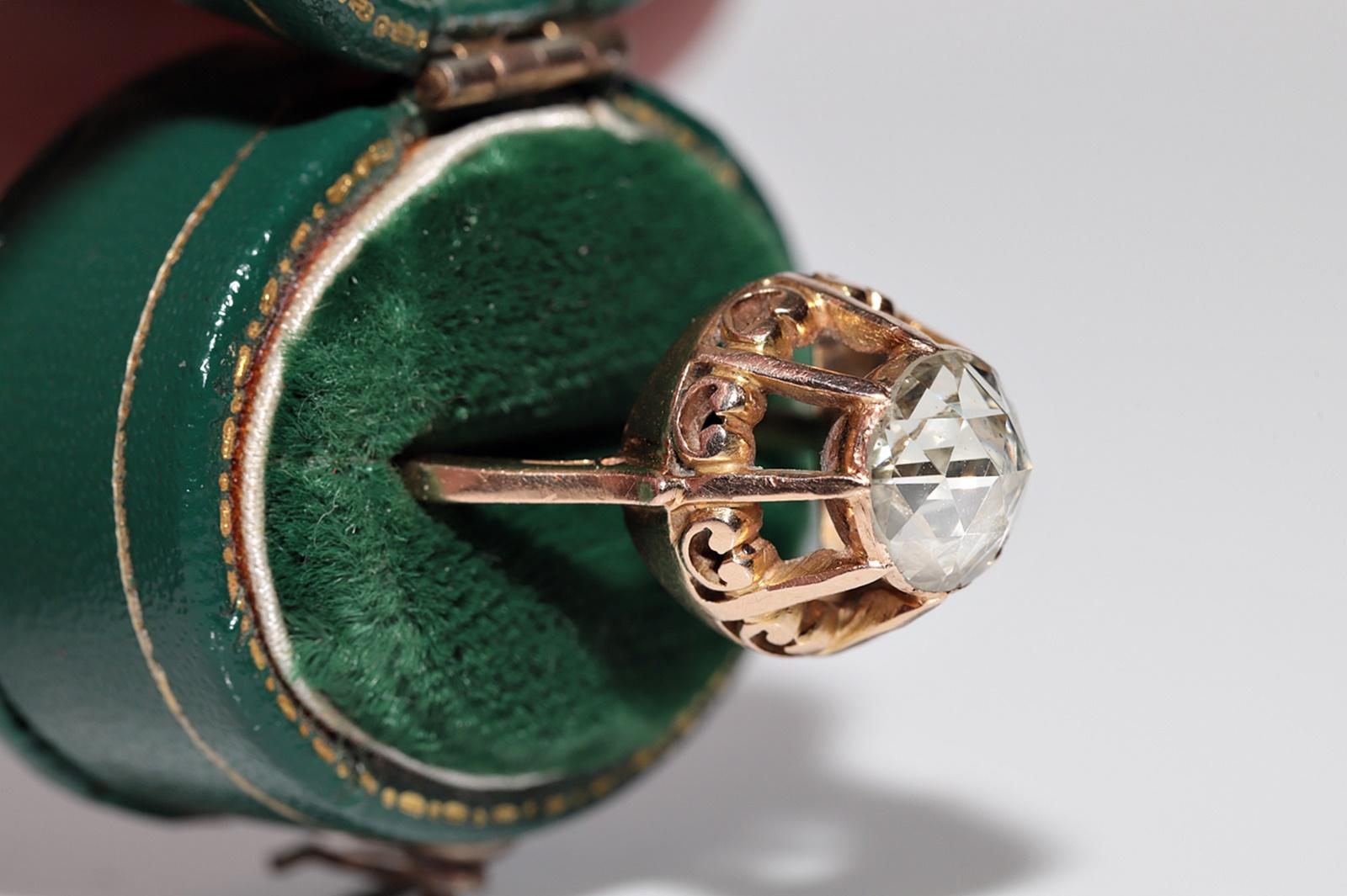 En très bon état.
Le poids total est de 5,9 grammes.
Le diamant est d'environ 1,50 ct.
Le diamant est de couleur H et de pureté S1.
Nous pouvons fabriquer n'importe quelle taille.
La boîte n'est pas incluse.
N'hésitez pas à nous contacter pour toute