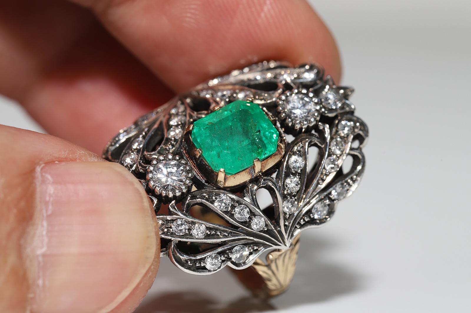 Antique Circa 1900s 18k Gold Top Silver Natural Diamond And Emerald Ring  For Sale 6