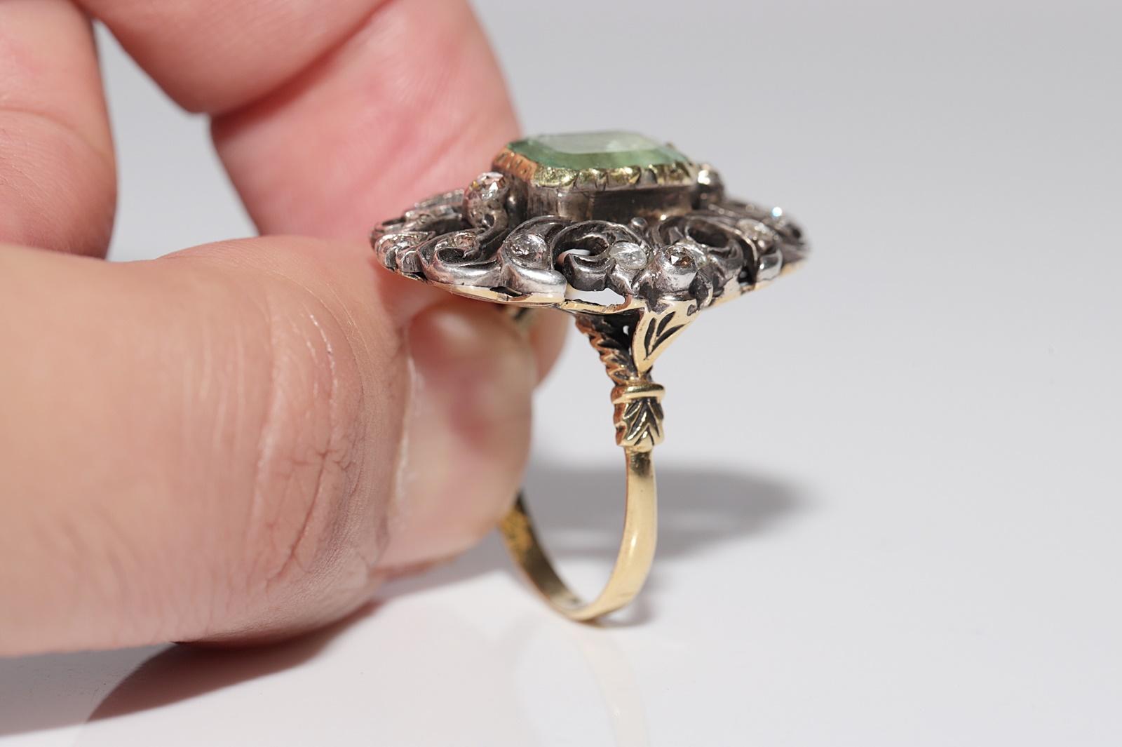 Antique Circa 1900s 18k Gold Top Silver Natural Diamond And Emerald Ring For Sale 7