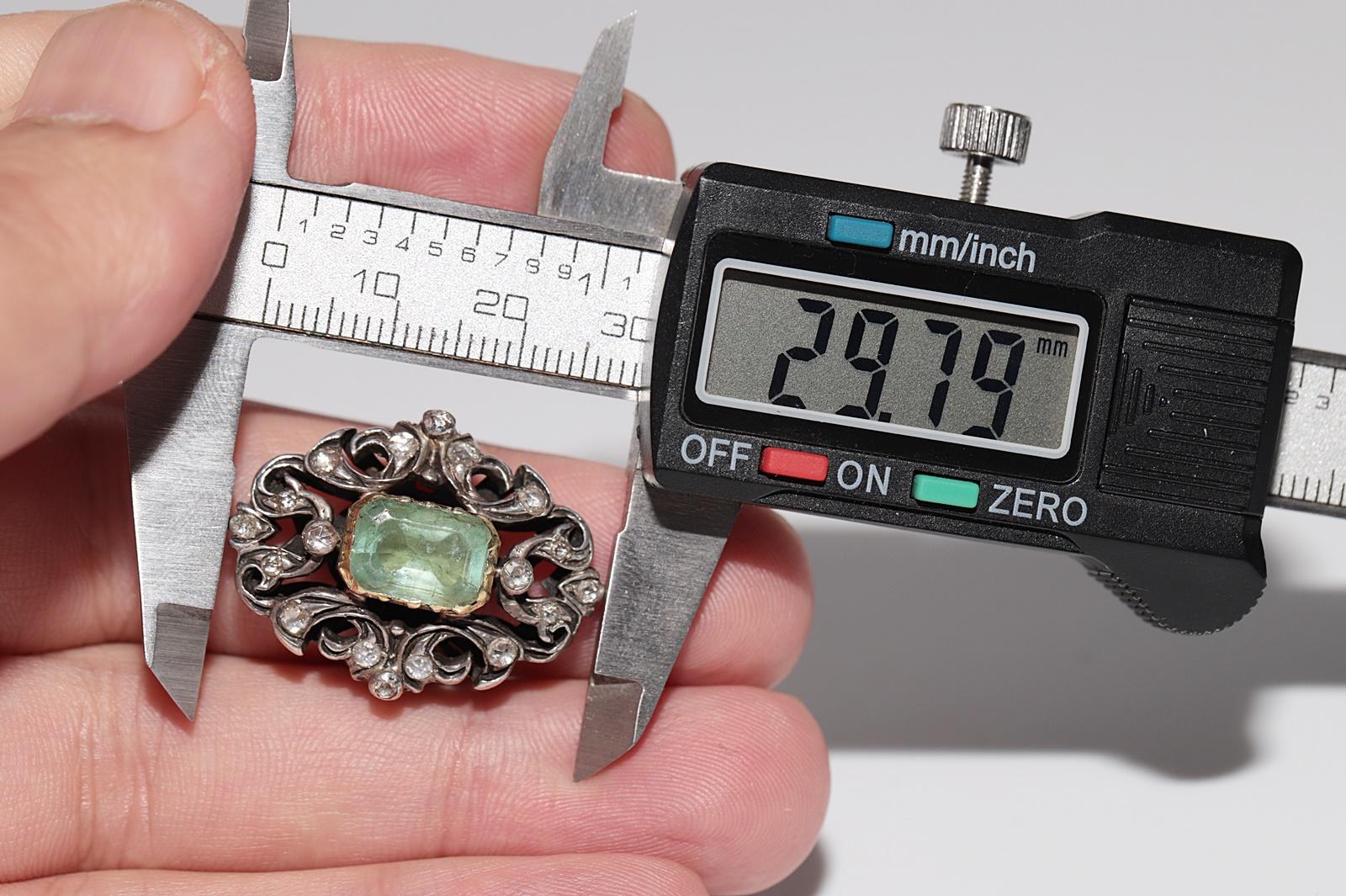 Antique Circa 1900s 18k Gold Top Silver Natural Diamond And Emerald Ring For Sale 8