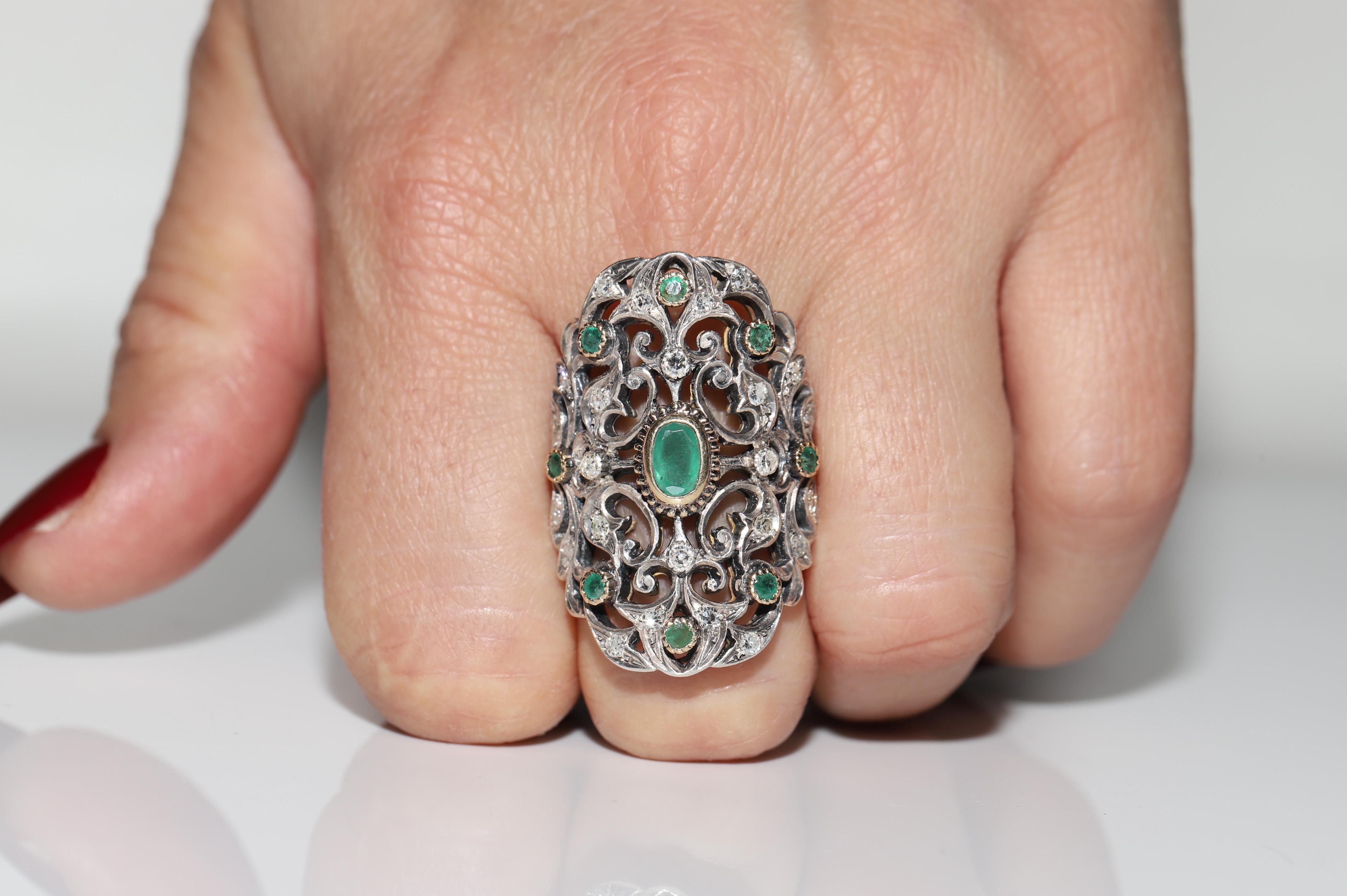 Antique Circa 1900s 18k Gold Top Silver Natural Diamond And Emerald Ring  For Sale 9