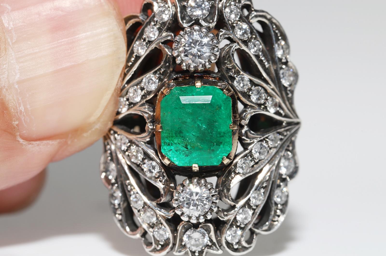 Antique Circa 1900s 18k Gold Top Silver Natural Diamond And Emerald Ring  For Sale 9