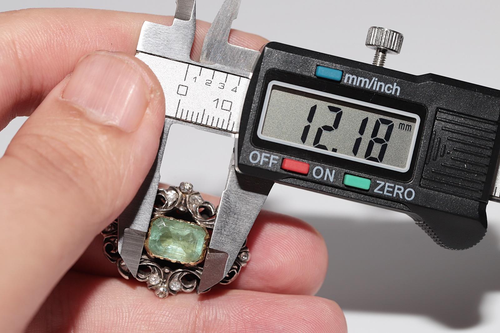 Antiker Ring aus 18 Karat Gold mit natürlichem Diamant und Smaragd auf Silberplatte, um 1900 im Angebot 9