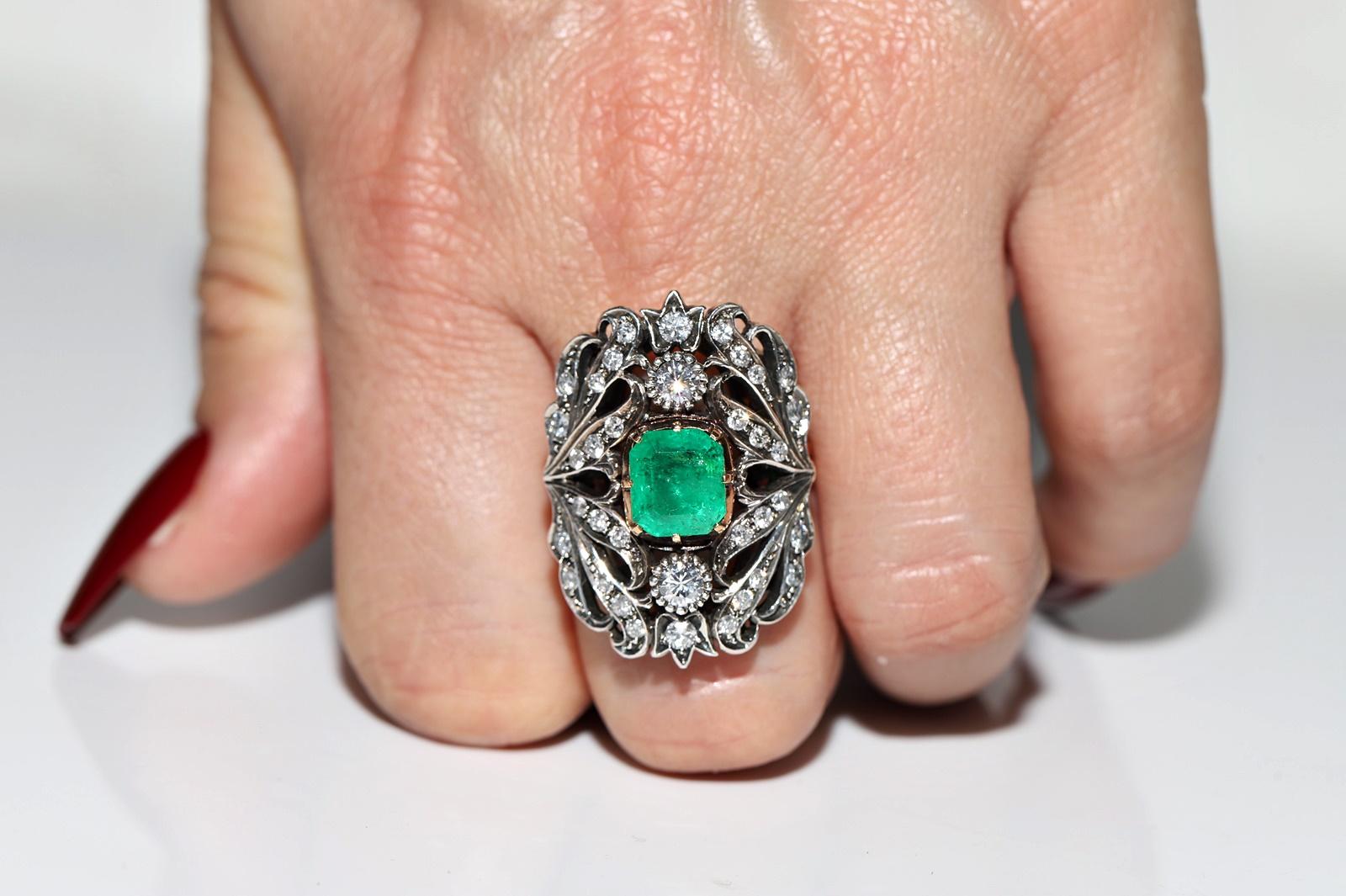 Antique Circa 1900s 18k Gold Top Silver Natural Diamond And Emerald Ring  For Sale 11