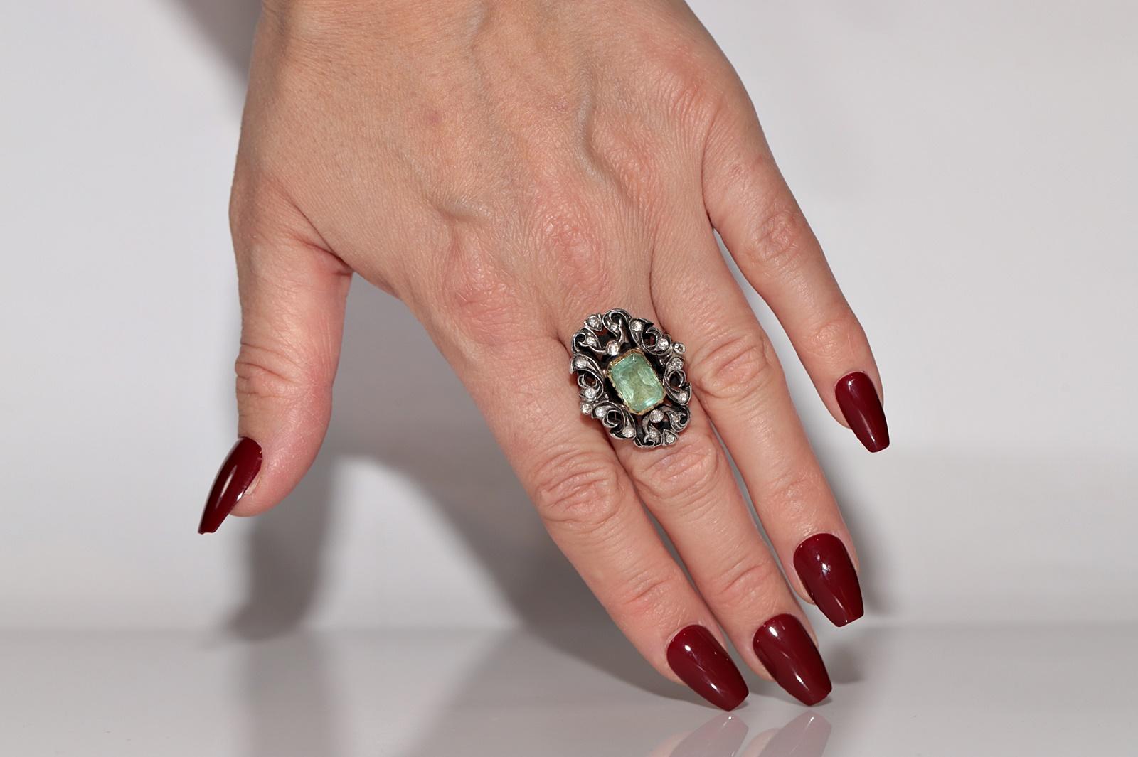 In very good condition.
Total weight is 9.3 grams.
Totally is rose cut diamond 0.50 ct.
The diamond is has I-J-K-L color and s1-s2-s3-Pique clarity.
Totally is emerald about 3 ct.
Ring size is US 9
We can make any size.
Please contact for any