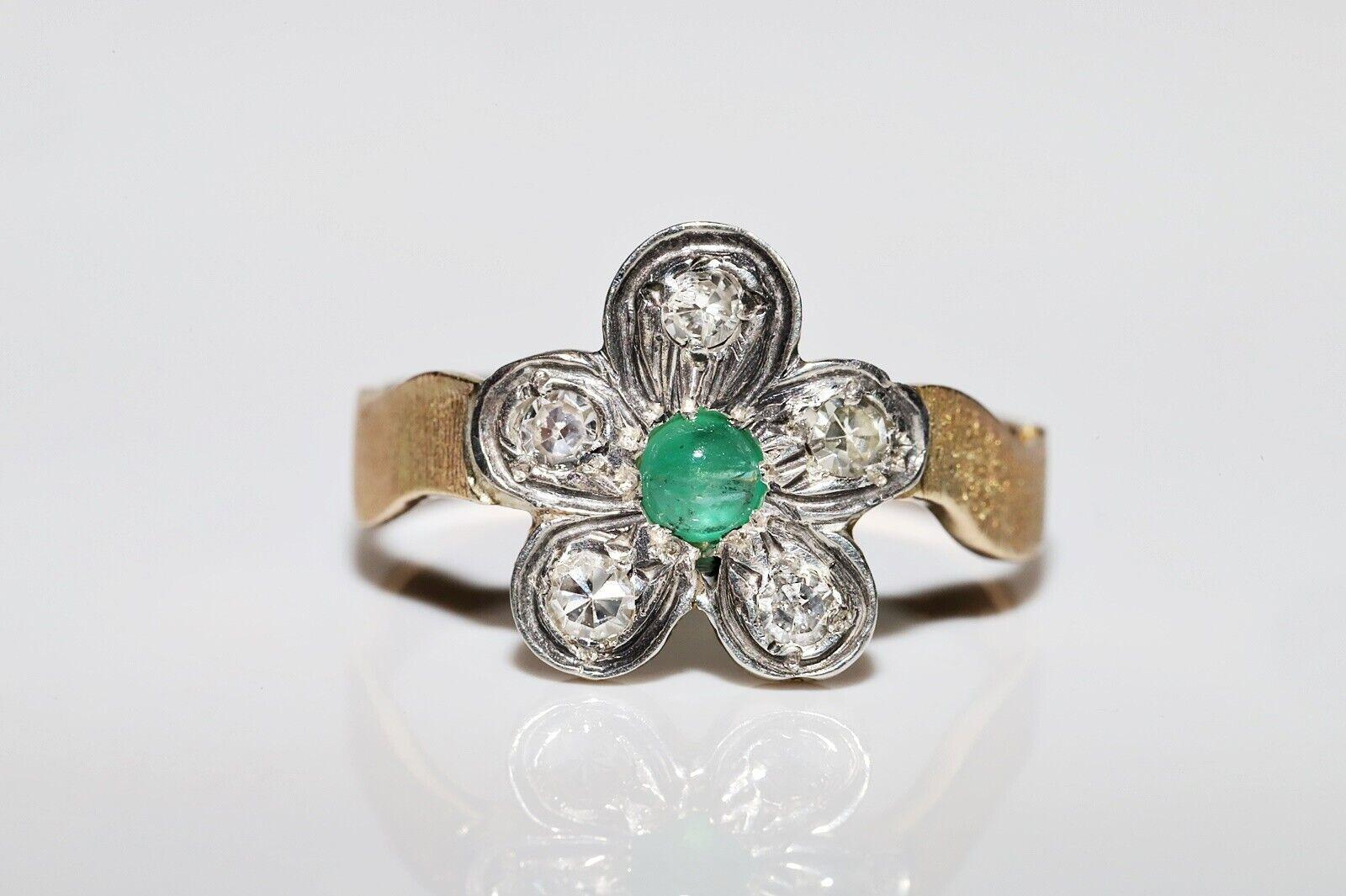 In sehr gutem Zustand.
Das Gesamtgewicht beträgt 2.9 Gramm.
Insgesamt ist Diamant 0,21 Karat.
Der Diamant hat die Farbe H und die Reinheit vs-s1.
Insgesamt ist Smaragd 0,17 Karat.
Ringgröße ist US 7 
Wir können jede Größe herstellen.
Die Box ist