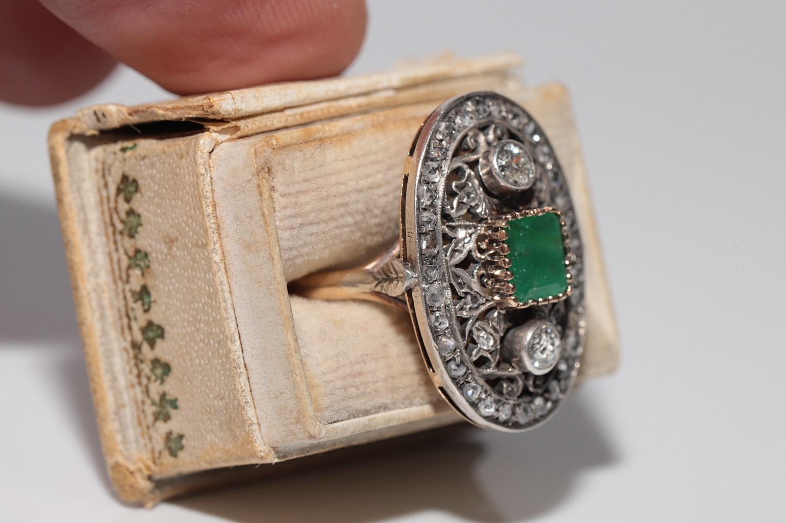 Vittoriano Anello antico del 1900 in oro 18k e argento con diamante naturale e smeraldo in vendita