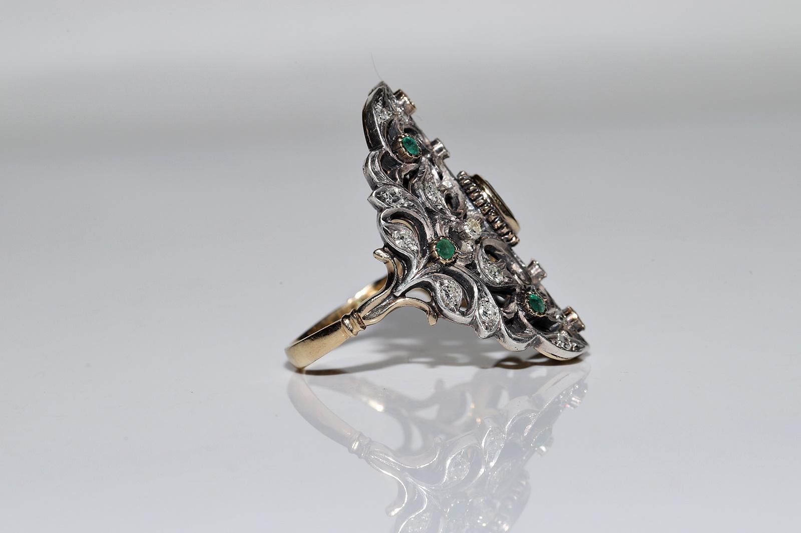 Antique Circa 1900s 18k Gold Top Silver Natural Diamond And Emerald Ring  In Good Condition For Sale In Fatih/İstanbul, 34