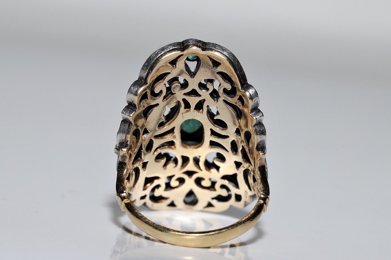Women's Antique Circa 1900s 18k Gold Top Silver Natural Diamond And Emerald Ring  For Sale