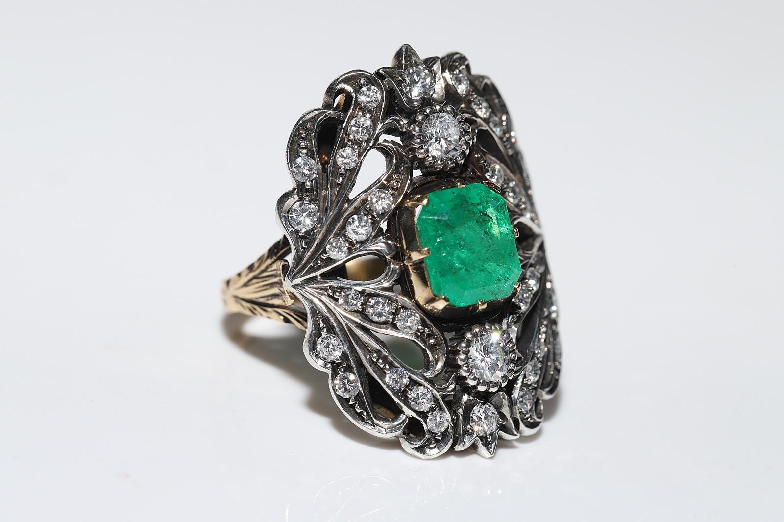 Women's Antique Circa 1900s 18k Gold Top Silver Natural Diamond And Emerald Ring  For Sale