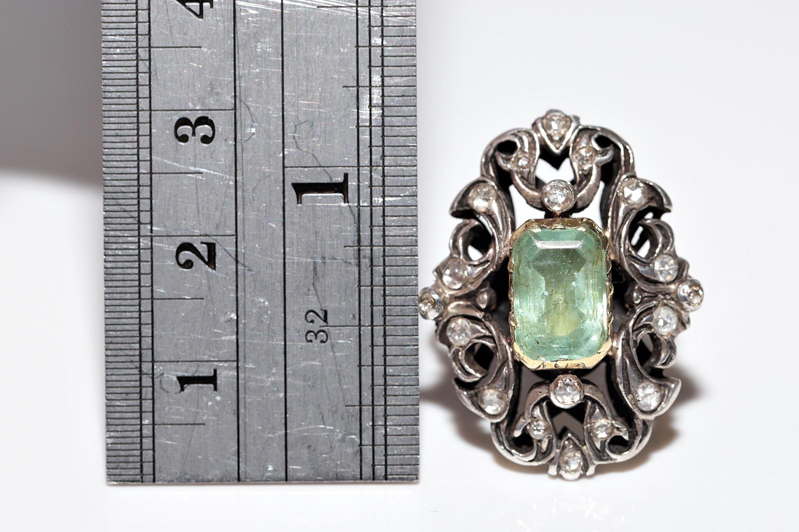 Antique Circa 1900s 18k Gold Top Silver Natural Diamond And Emerald Ring For Sale 2