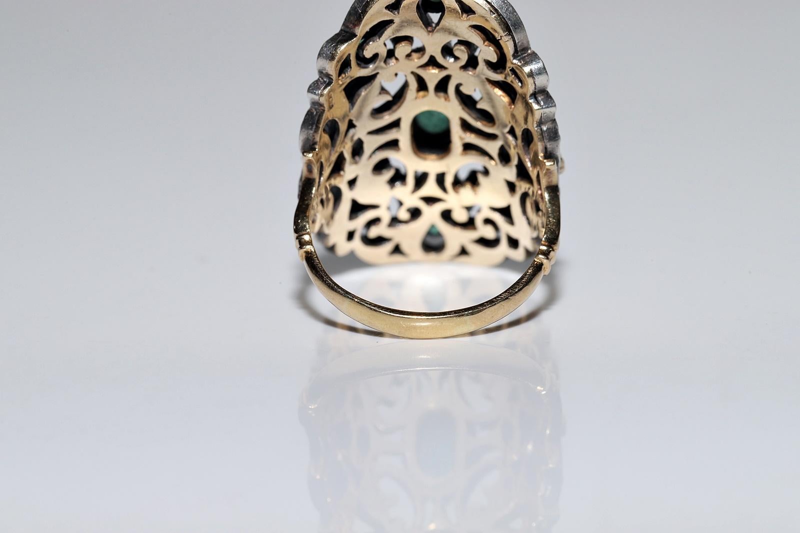 Antique Circa 1900s 18k Gold Top Silver Natural Diamond And Emerald Ring  For Sale 3