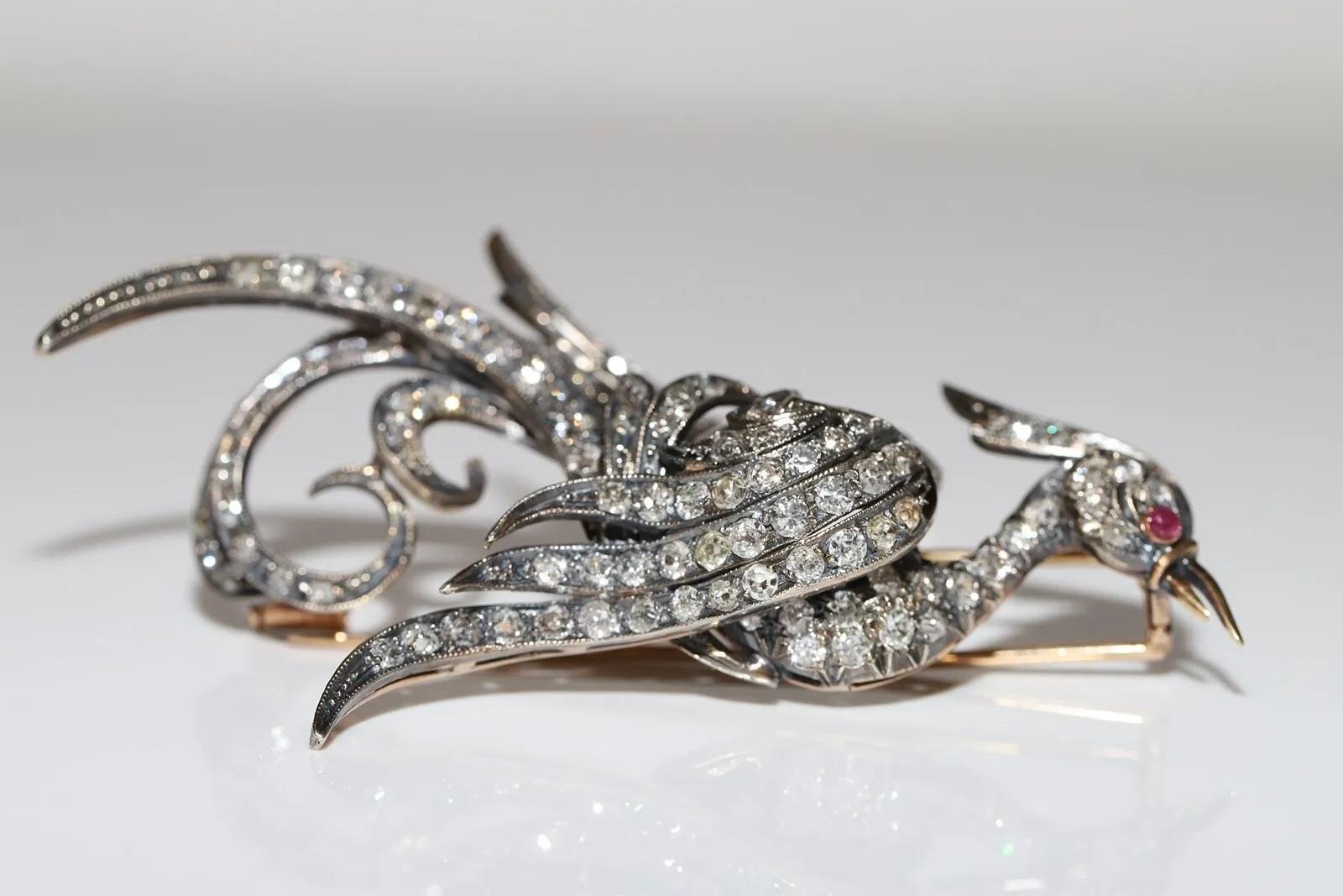 Antique Circa 1900s 18k Gold Top Silver Natural Diamond And Ruby Bird Brooch For Sale 2