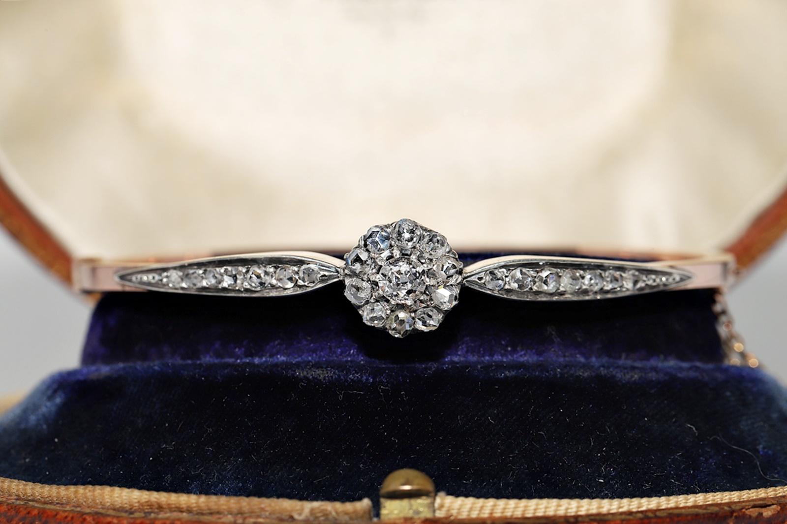 En muy buen estado.
El peso total es de 10,6 gramos.
Totalmente es diamante talla rosa lateral 0.90 ct.
Totalmente es principal diamante talla antigua 0.34 ct.
El diamante es de color H-I-J y claridad s1-s2-s3-Pique 1.
La caja no está