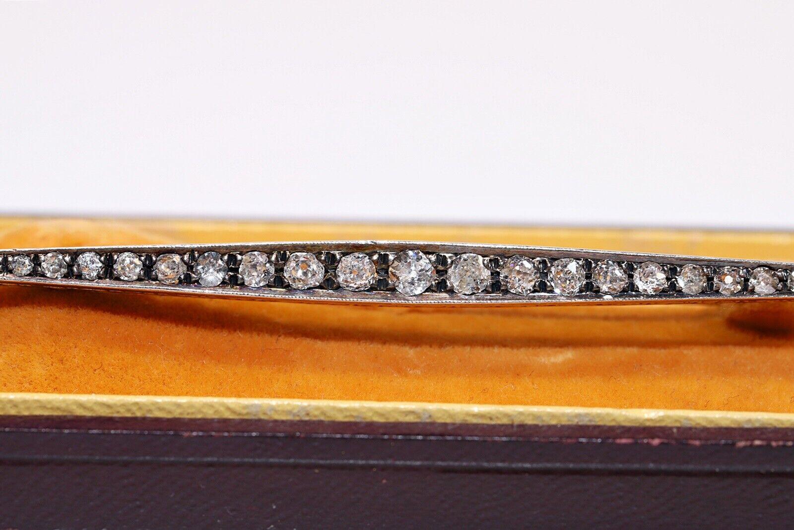 
In very good condition.
Total weight is 6.5 grams.
Totally is diamond  0.90 carat.
The diamond is has  H-I color and vs-s1-s2-s3 clarity.
Acid tested to be 18k Gold.
Dimention is brooch 8x0.3 cm.
Box is not included.
Please contact for any