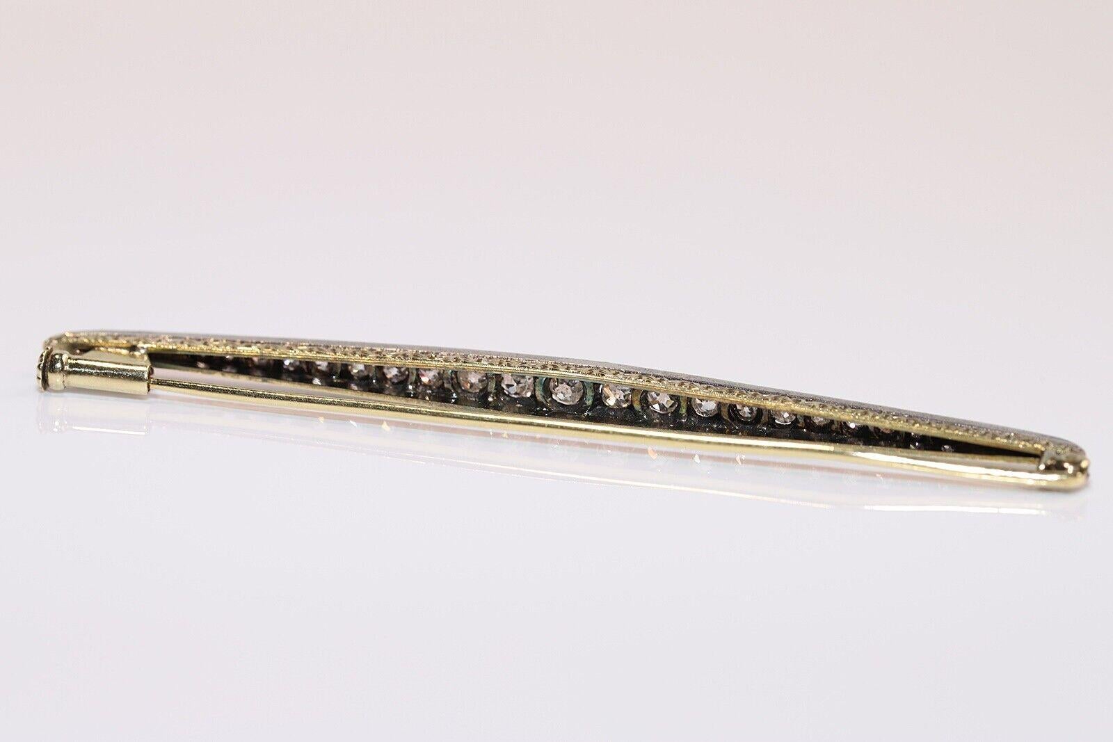 Antique Circa 1900s 18k Gold Top Silver Natural Diamond Decorated Brooch For Sale 1