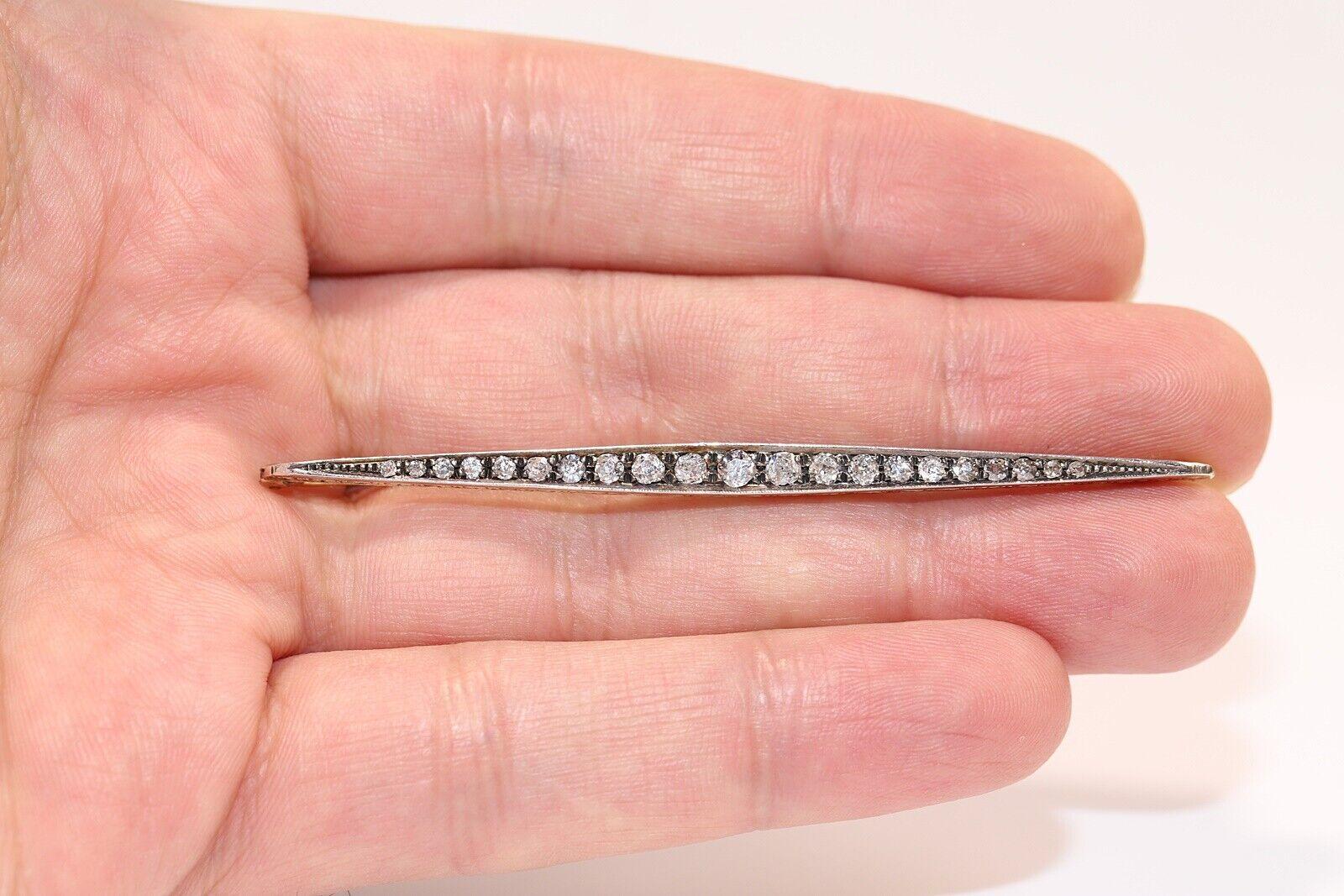 Antique Circa 1900s 18k Gold Top Silver Natural Diamond Decorated Brooch For Sale 3