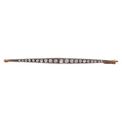 Antiguo broche decorado con diamantes naturales de oro de 18 quilates de la década de 1900
