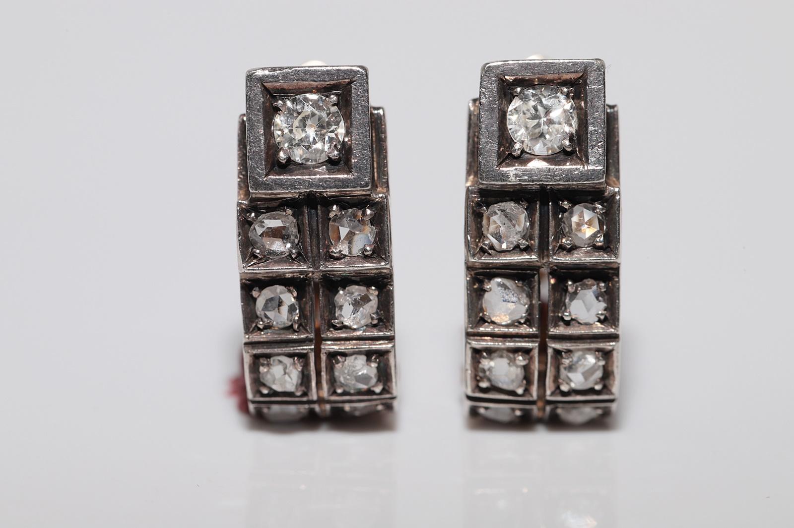 In sehr gutem Zustand.
Das Gesamtgewicht beträgt 5.6 Gramm.
Total ist alt geschliffener Diamant 0,20 ct.
Insgesamt ist der Diamant im Rosenschliff 0,45 ct.
Bitte kontaktieren Sie uns bei Fragen.