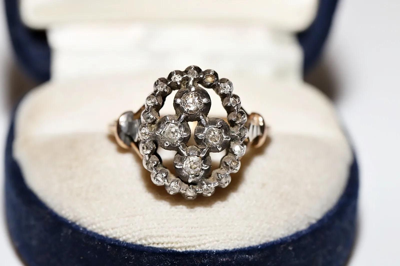 En très bon état.
Le poids total est de 6.2 grammes.
Totalement est diamant 0.50 carat...
Le diamant est de couleur H-I-J et de pureté s1-s2-s3-Pique.
La taille de la bague est de 7 US
Nous pouvons fabriquer n'importe quelle taille.
Nous