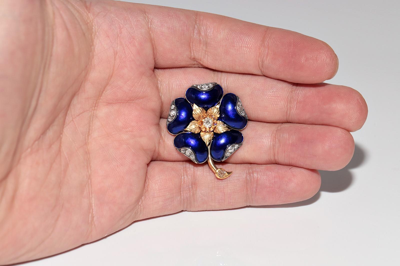 Antique Circa 1900s 18k Gold Top Silver Natural Diamond Enamel Clover Brooch For Sale 5